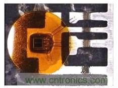 圖2：對于車用級R2Coupler產(chǎn)品如ACPL-M43T光電耦合器，Avago使用雙線強化關鍵功能連接