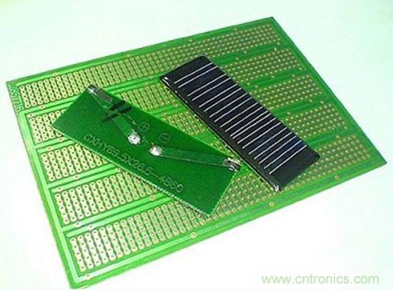 微型太陽能供電板DIY，給手電筒收音機(jī)供電