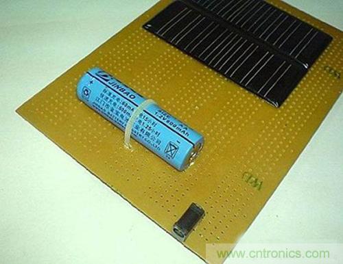 微型太陽能供電板DIY，給手電筒收音機(jī)供電