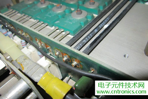 用料很給力！專業(yè)后級功放美國高峰FA1201拆解