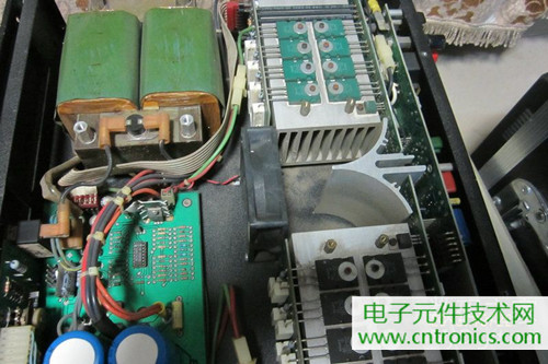 用料很給力！專業(yè)后級功放美國高峰FA1201拆解