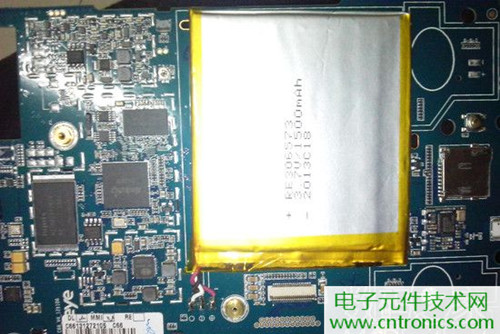 不怕摔的電紙書！一款柔性屏電子書閱讀器拆解