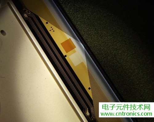探秘電子紙！一款電紙書的電子墨水屏拆解