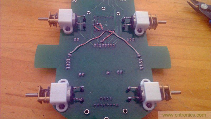 牛人力作！PCB版藍(lán)牙智能小車(chē)DIY