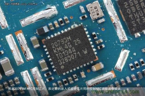 博通20793M NFC控制芯片，和上邊那個(gè)安全元件一起控制NFC近場(chǎng)通訊模塊