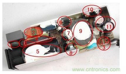 電源適配器的構(gòu)造  6 1. 壓敏電阻，其功能是當(dāng)外界電壓過高時(shí)，壓敏電阻阻值迅速變得很小，與壓敏電阻串聯(lián)的保險(xiǎn)絲被熔斷，從而保護(hù)其他電路不被燒壞。  2. 保險(xiǎn)絲，規(guī)格為2.5A/250V，當(dāng)電路中的電流過大時(shí)，保險(xiǎn)絲會熔斷以保護(hù)其他元件。  3. 電感線圈(又稱扼流圈)，主要功能是降低電磁干擾。  4. 整流橋，規(guī)格為D3SB，作用是把220V交流電變?yōu)橹绷麟姟? 5. 濾波電容，規(guī)格為180μF/400V，作用是濾除直流電中的交流紋波，使電路工作更可靠。  6. 運(yùn)放IC(集成電路)，保護(hù)電路、電壓調(diào)節(jié)的重要組成部分。  7. 溫度探頭，用于探測電源適配器的內(nèi)部溫度，當(dāng)溫度高于某一設(shè)定值時(shí)(不同品牌的電源適配器，其設(shè)定的溫度閥值略有不同)，保護(hù)電路會切斷適配器的電壓輸出，從而保護(hù)適配器不受損壞。   8. 大功率開關(guān)管，是開關(guān)電源中的核心元件之一，開關(guān)電源能“一開一關(guān)”地工作，開關(guān)管功不可沒。   9. 開關(guān)變壓器，開關(guān)電源中的核心元件之一。   10. 次級整流管，功能是把低壓交流電變?yōu)榈蛪褐绷麟姟Ｔ贗BM的電源適配器中，整流管往往是由兩個(gè)大功率并聯(lián)工作的，以獲得較大的電流輸出。   11. 次級濾波電容，規(guī)格為820μF/ 25V，共有兩個(gè)，起濾除低壓直流電中的紋波的作用。  除上述元件外，電路板上還有可調(diào)電位器及其他阻容元件。