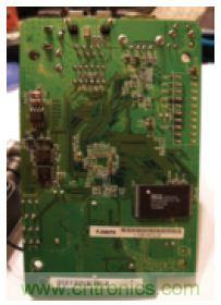 圖3：WPS54G打印服務器電路板背面。