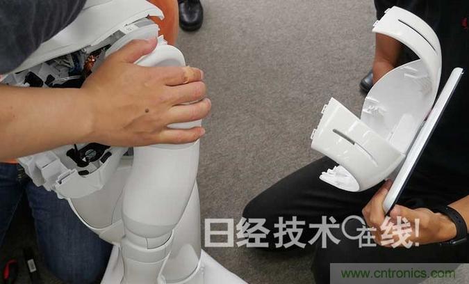 拆解筆記本不過癮，那就來拆拆日本情感機器人吧！