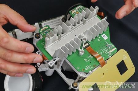 拆解筆記本不過癮，那就來拆拆日本情感機器人吧！