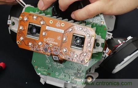 拆解筆記本不過癮，那就來拆拆日本情感機器人吧！