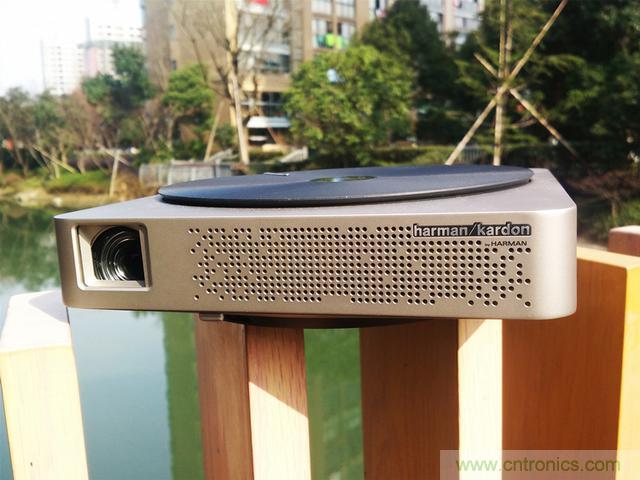 無屏電視時代已然來臨，客廳你做好準(zhǔn)備了嗎？