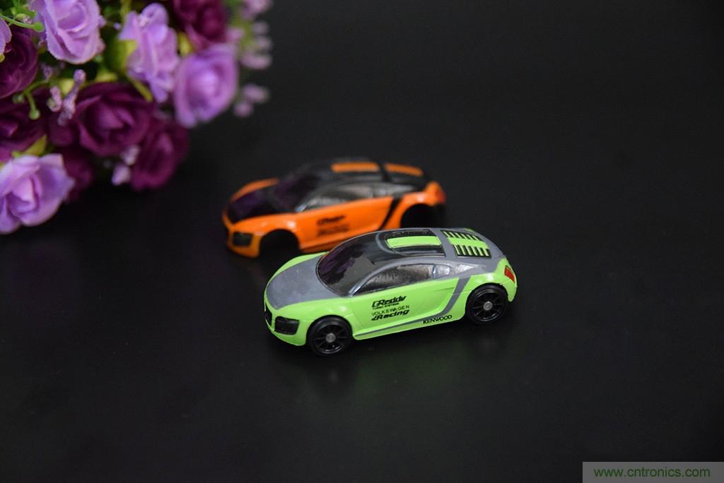 虛擬與現(xiàn)實(shí)相結(jié)合的飛車游戲，讓你體驗速度與激情的碰撞！