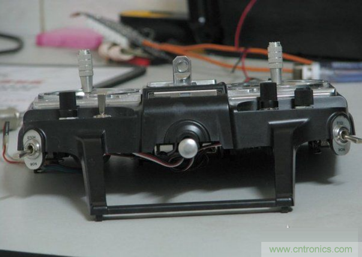 無人機 DIY 制作全過程，酷得不要不要的！