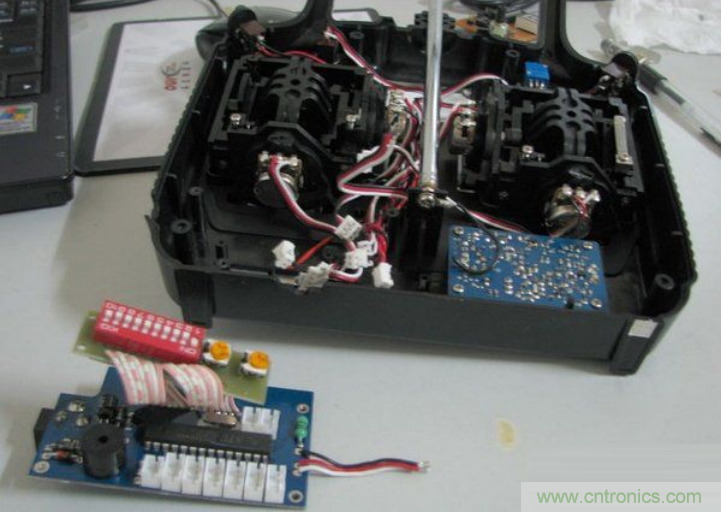 無人機 DIY 制作全過程，酷得不要不要的！