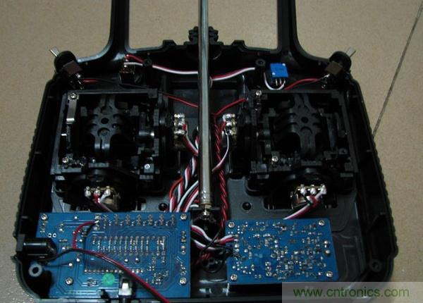 無人機 DIY 制作全過程，酷得不要不要的！