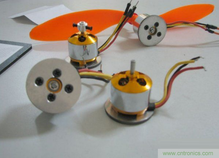 無人機 DIY 制作全過程，酷得不要不要的！