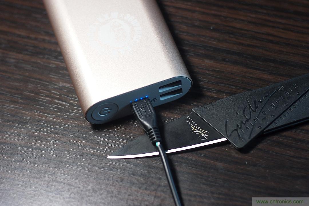 移動(dòng)電源也玩雙引擎？快到你想象不到