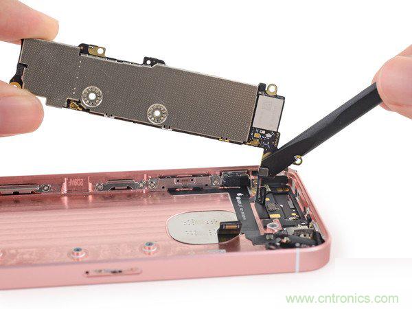 有什么地方?jīng)]有變？iPhone SE真機(jī)拆解