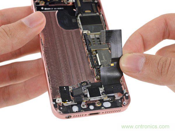 有什么地方?jīng)]有變？iPhone SE真機(jī)拆解