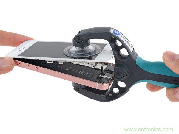 有什么地方?jīng)]有變？iPhone SE真機(jī)拆解