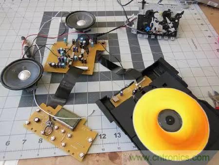 廢舊收音機(jī)如何變身成酷炫機(jī)器人？