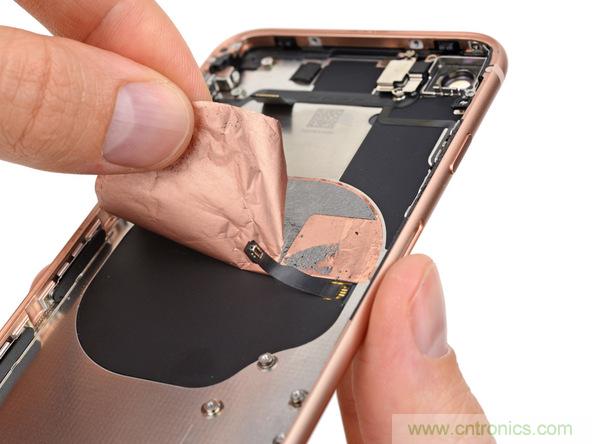 iPhone 8首拆：無(wú)線充電版本的iPhone 7？
