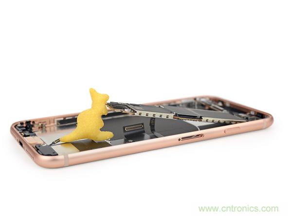 iPhone 8首拆：無(wú)線充電版本的iPhone 7？