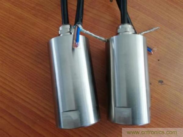 振動(dòng)傳感器的機(jī)電變換原理？主要的分類有哪些？