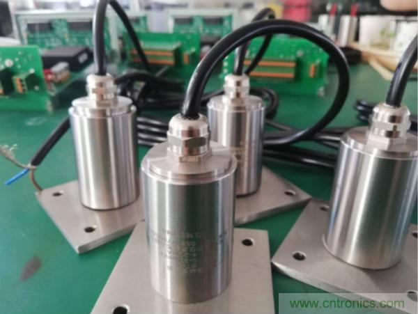 振動(dòng)傳感器的機(jī)電變換原理？主要的分類有哪些？