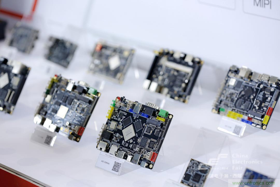 新西部、新重構、新機遇”—2020中國（西部）電子信息博覽會開幕峰會在成都成功舉辦